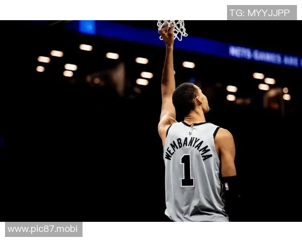 马刺成历史首支单个月全胜且所有比赛得分110+的球队 马刺成历史首支单个月全胜且所有比赛得分110+的球队